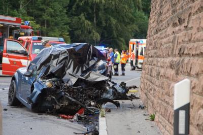 Schramberg: Toedlicher Verkehrsunfall auf der B 462 Schramberg Richtung Sulgen